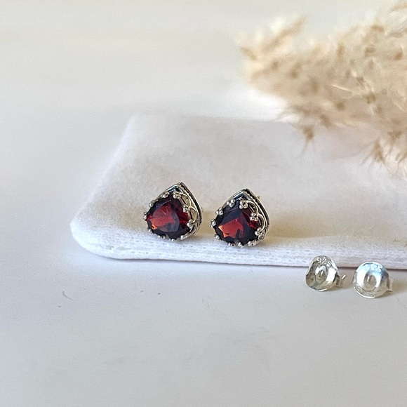 “Garnet Hearts” 925 Sterling Silver Natural Garnet Faceted Heart Stud Earrings - Picture 5 of 17